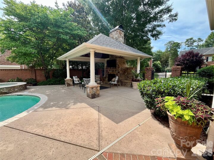 Property Photo:  6907 Meadow Run Lane  NC 28277 