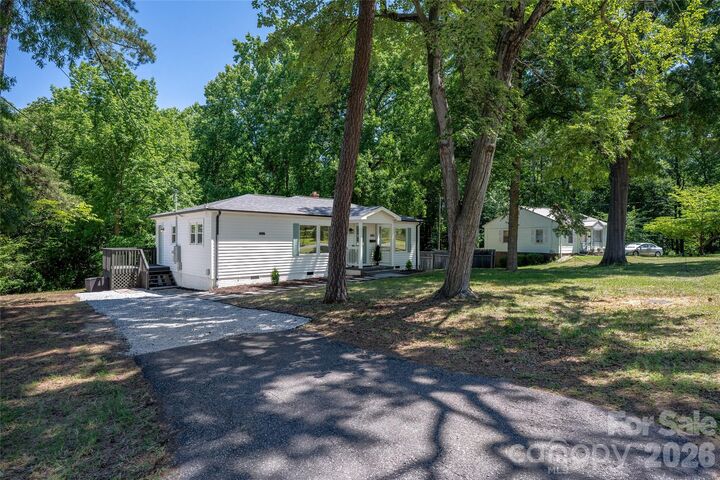 Property Photo:  445 Oakwood Avenue  NC 28115 