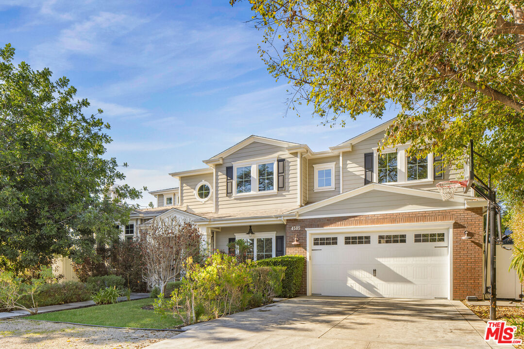 Property Photo: 4505 Morella Ave CA 91607