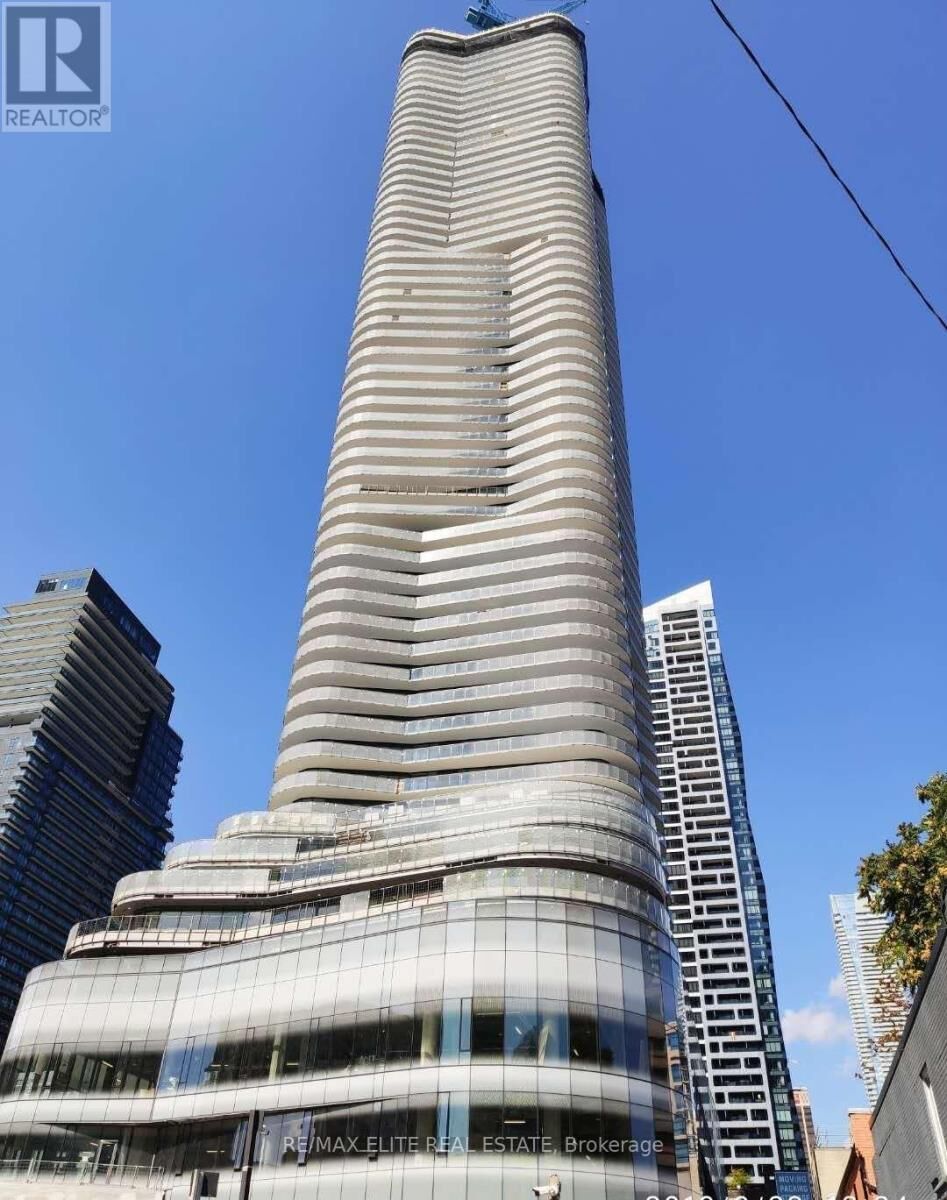 Property Photo:  11 Wellesley Street West 1812  ON M4Y 1E8 