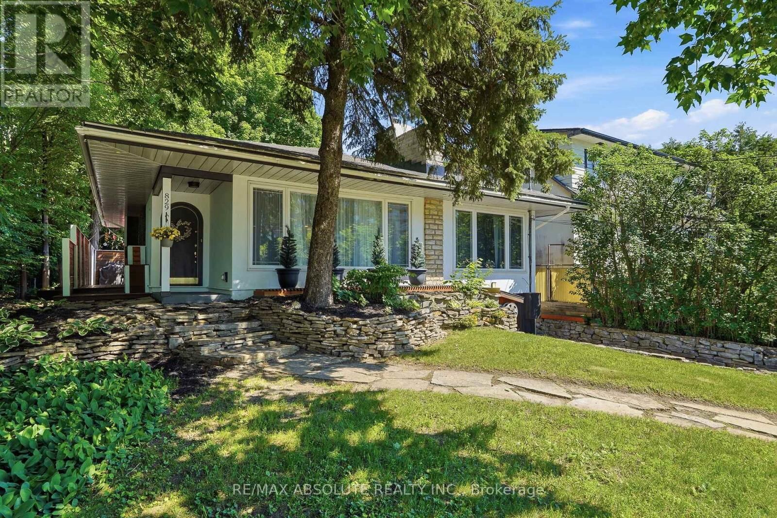 Property Photo: 829 Montreal Road ON K1K 0S9