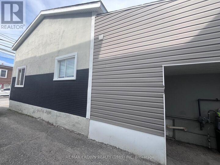 Property Photo:  247 Kirby Avenue  ON P4N 1K3 