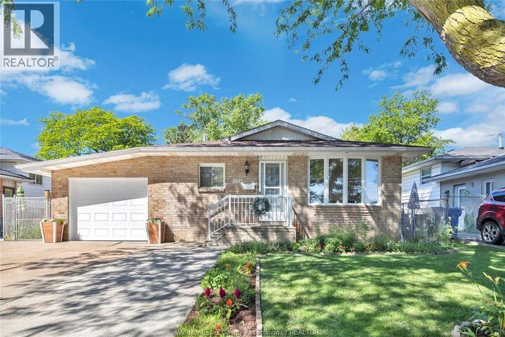 Property Photo:  2709 Jefferson  ON N8T 3E7 