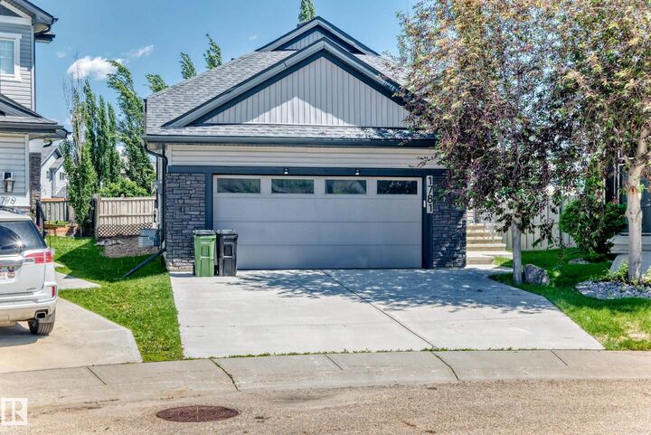1781 Melrose Crescent SW — photo 1