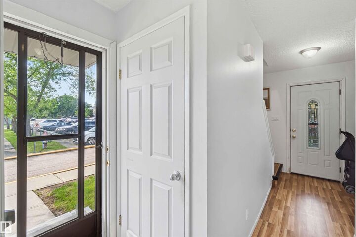 Property Photo:  140 Primrose Gardens Gardens NW  AB T5T 0R1 