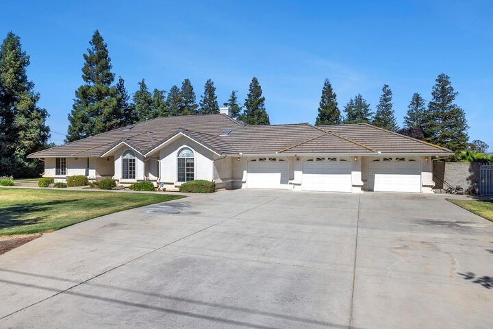 Property Photo:  16673 La Canada Road  CA 93636 