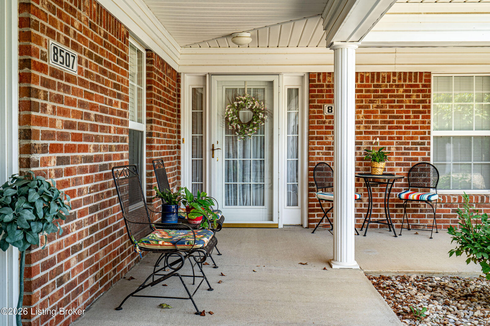 Property Photo:  8509 Applegate Village Dr  KY 40219 