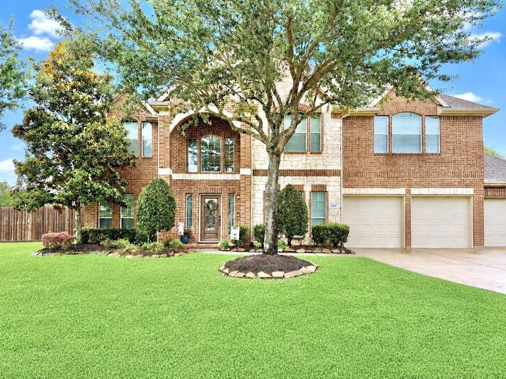 Property Photo: 2410 Lakeway Drive TX 77546