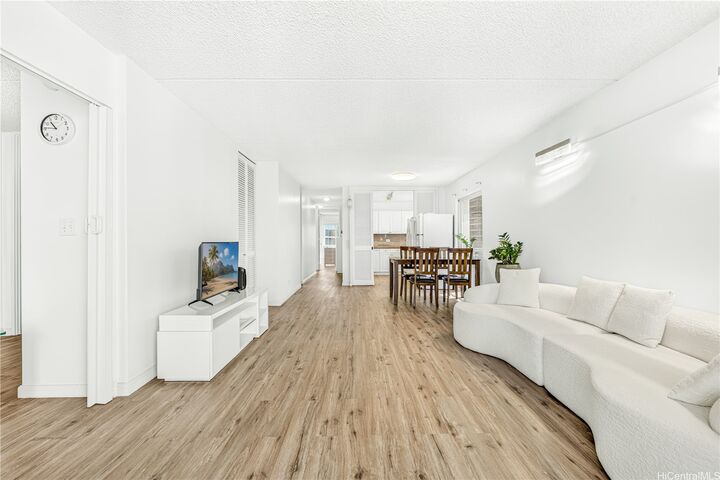 Property Photo:  469 Ena Road 1512  HI 96815 