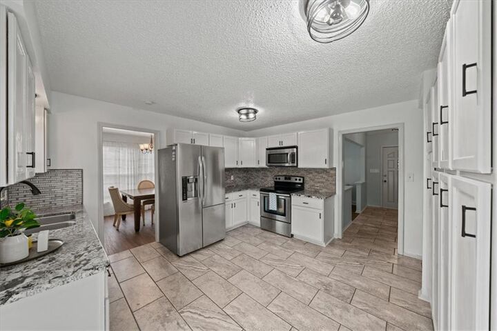 Property Photo:  901 NW Springwood Drive  MO 64015 
