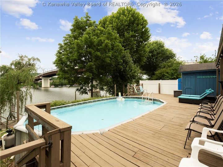 Property Photo:  1518 Fenton Circle  WV 25143 