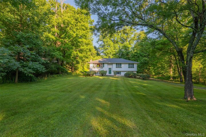 Property Photo:  18 Sheryl Lane  NY 10541 