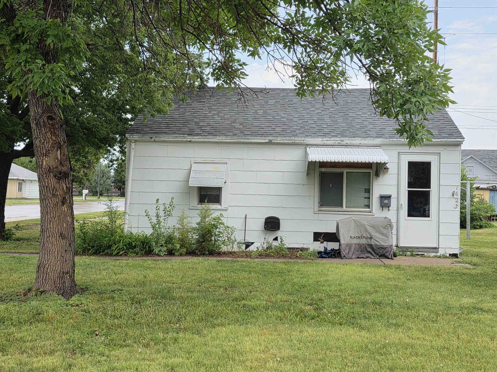 Property Photo: 1623 W 6th NE 69101