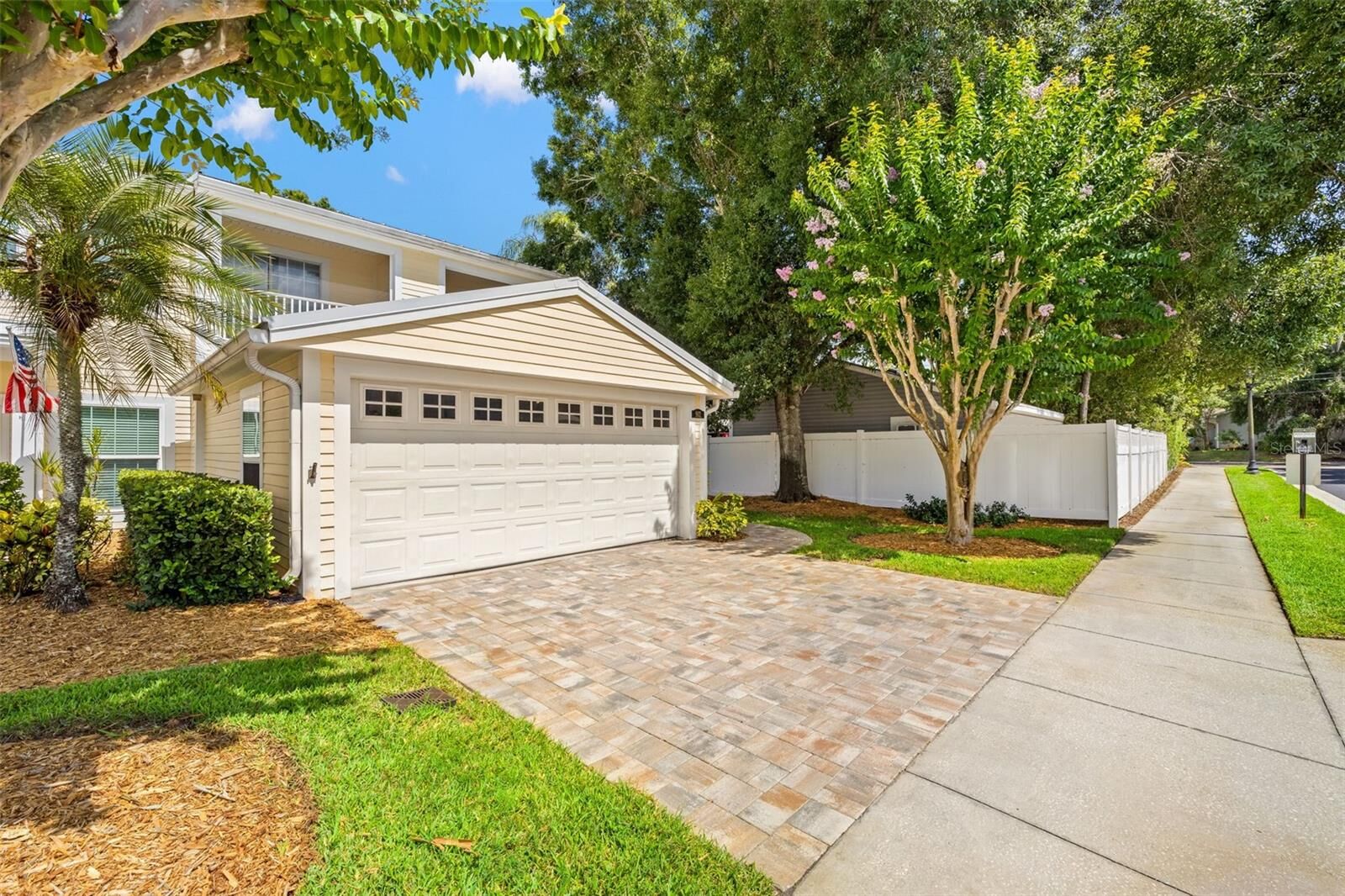 Property Photo:  902 Woodbridge Court  FL 34695 