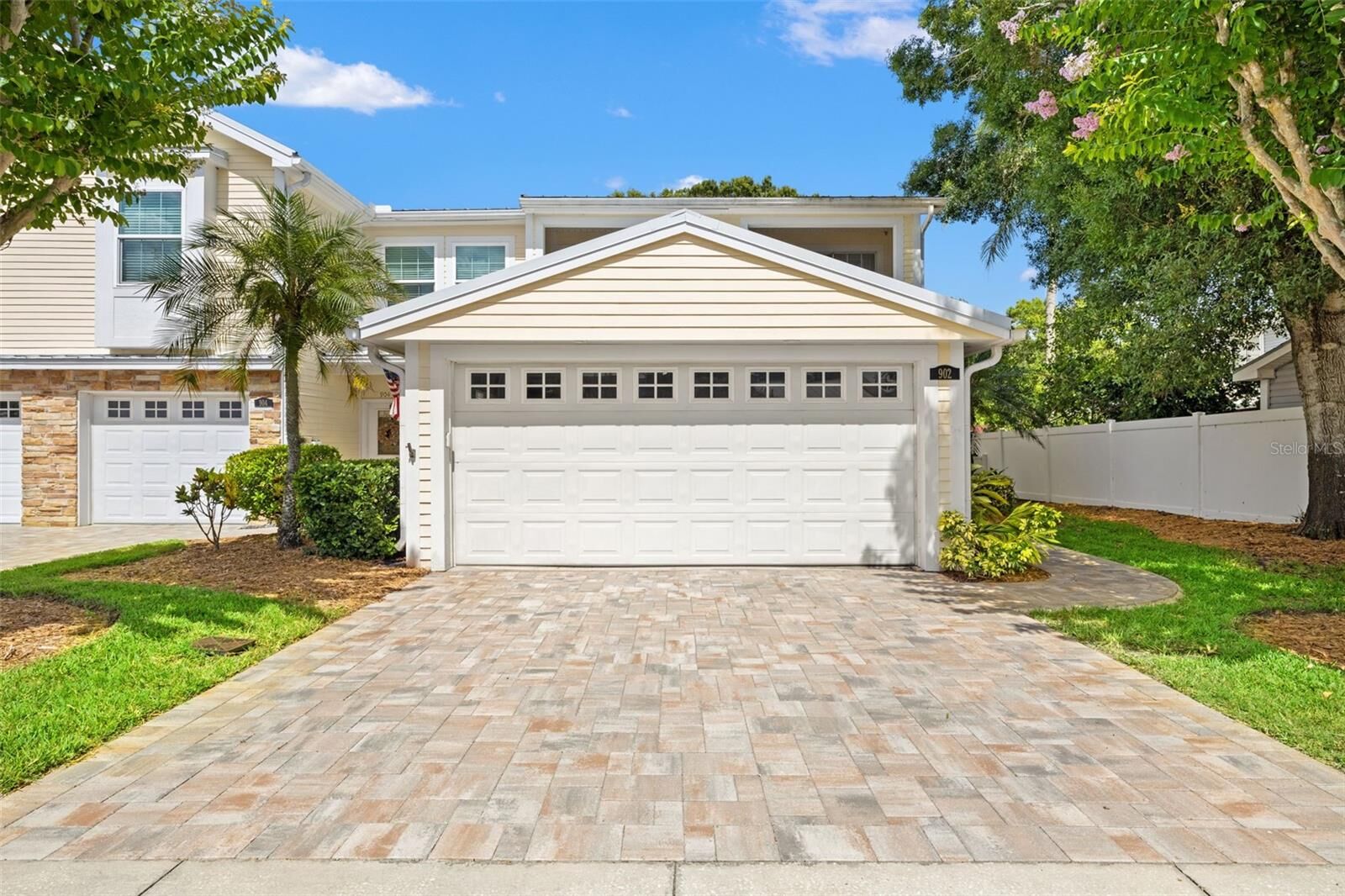 Property Photo:  902 Woodbridge Court  FL 34695 
