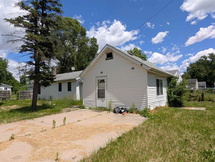 Property Photo:  2286 California Avenue  MI 48601 