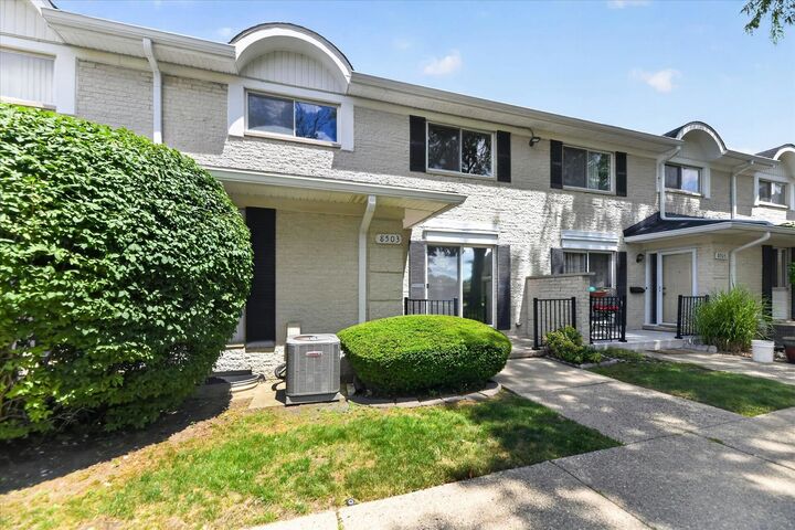 Property Photo:  8503 Winchester Dr Drive  MI 48313 