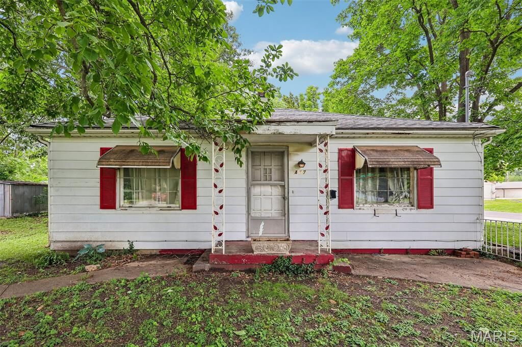 Property Photo:  417 E Saint John Street  IL 62056 