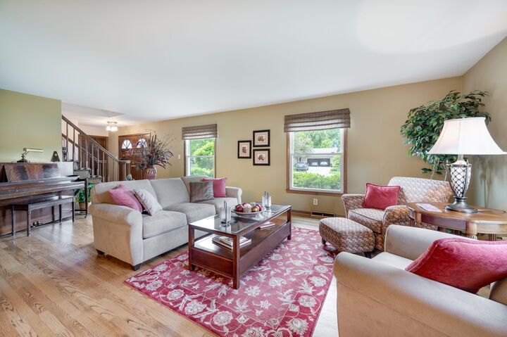 Property Photo:  1119 W Fairfield Ct  WI 53217 