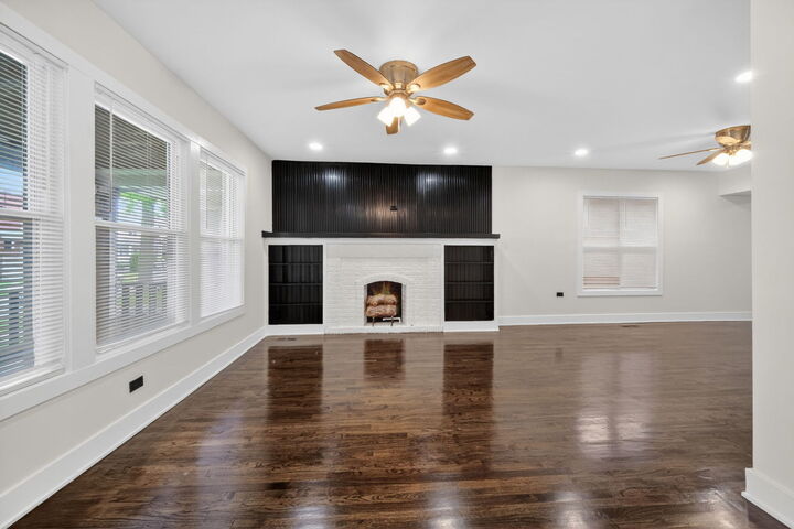 Property Photo: 9420 S Saint Lawrence Avenue IL 60619