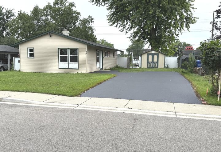 Property Photo:  213 Butte Lane  IL 60110 