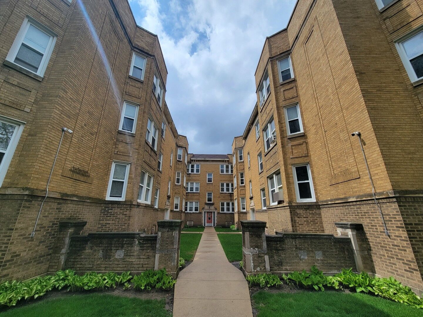 Property Photo: 6416 N Richmond Street 1B IL 60645