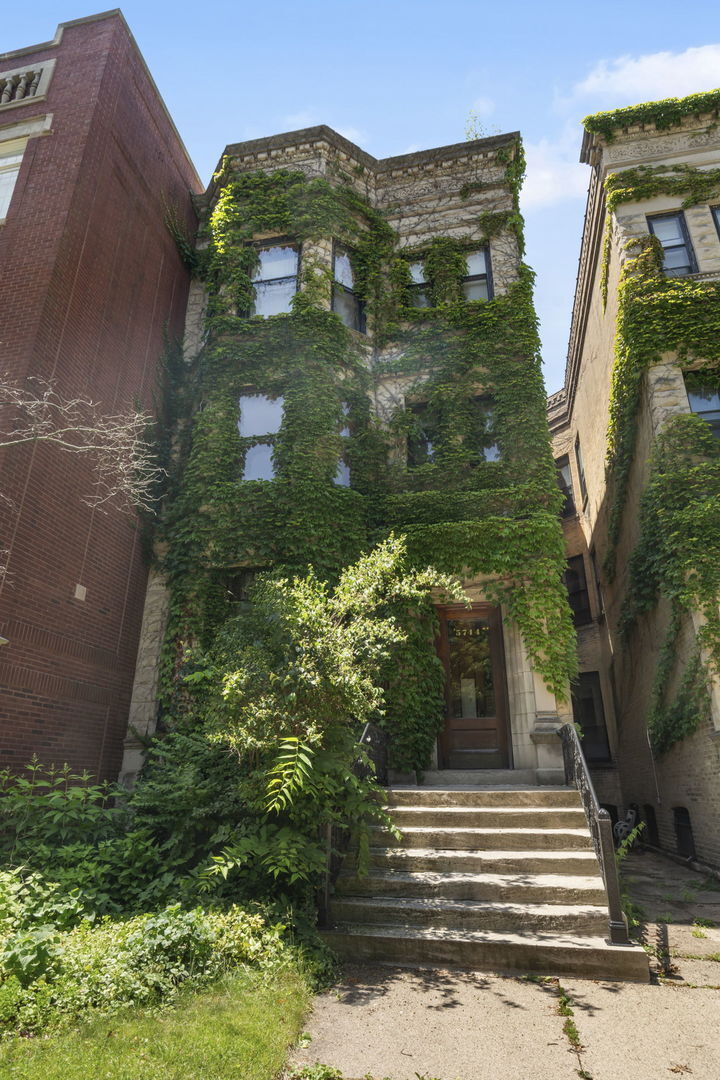 Property Photo: 5744 S Kenwood Avenue 1 IL 60637