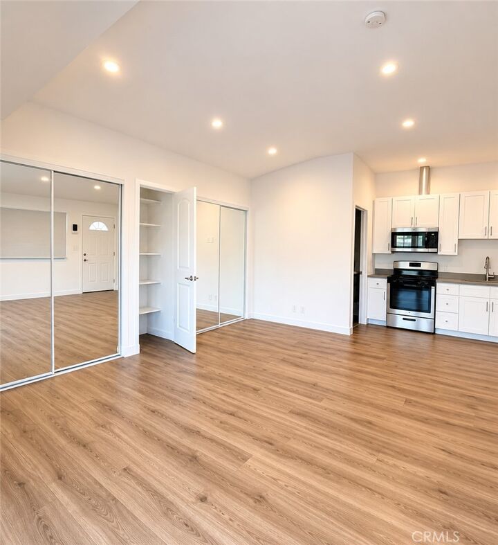 Property Photo:  20737 Tiara Street  CA 91367 
