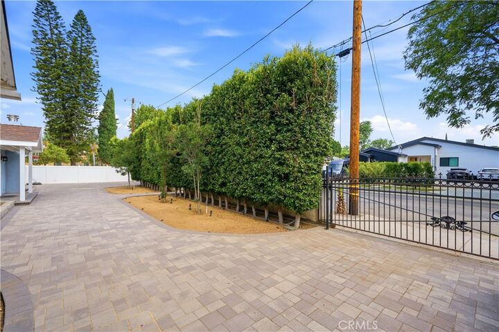 Property Photo:  19238 Strathern Street  CA 91335 