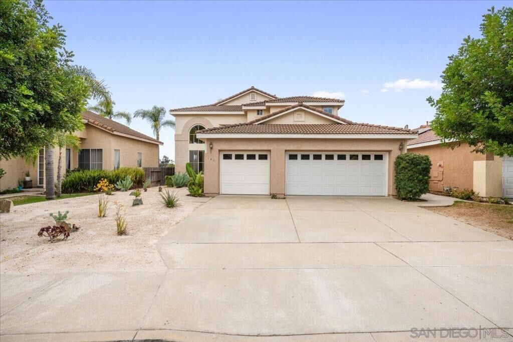 Property Photo: 546 Calle Capistrano CA 92069