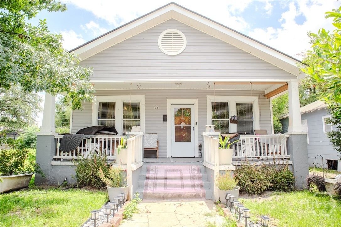 Property Photo:  605 W 46th Street  GA 31405 