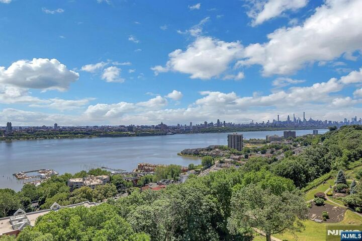 Property Photo: 4 Horizon 1022 NJ 07024