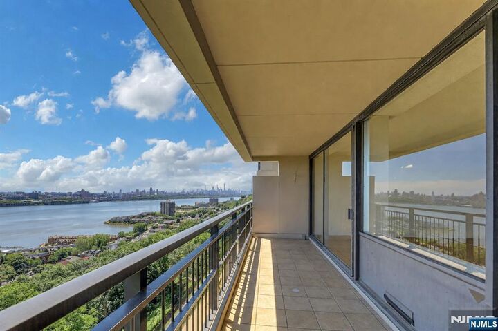 Property Photo: 4 Horizon 1022 NJ 07024