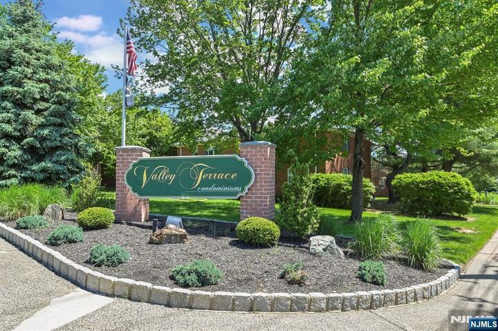 Property Photo:  46 Knox Terrace 2A  NJ 07470 