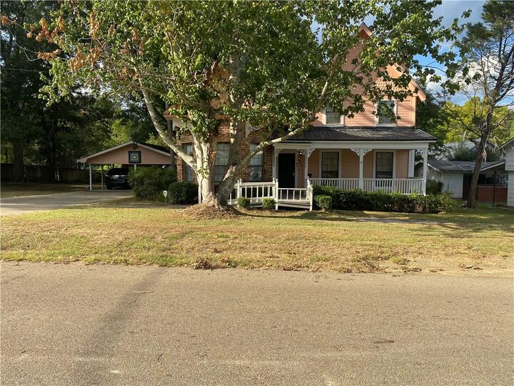 Property Photo:  401 E Avenue Avenue  LA 70444 