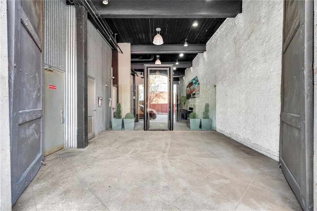 Property Photo:  402 Julia Street 302  LA 70130 