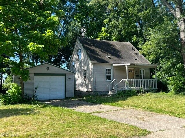 Property Photo: 950 Silvercrest Avenue OH 44314