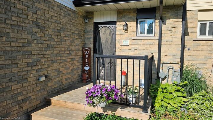 Property Photo:  4 Parkside Drive  ON N3L 3S7 