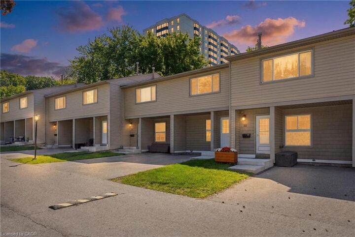 Property Photo:  15 Green Valley Drive 34  ON N2P 1K7 