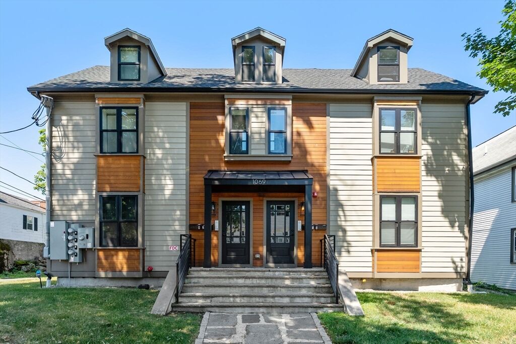 Property Photo: 1069 Washington St 1 MA 02124