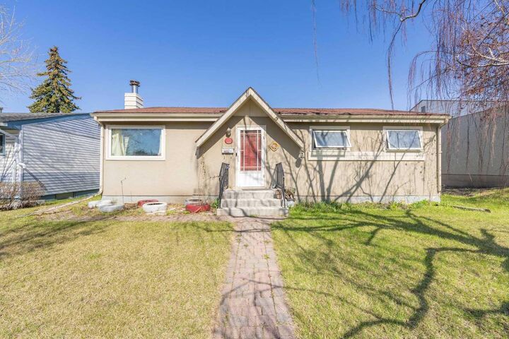 Property Photo:  48 Franklin Drive SE  AB T2H 0T9 