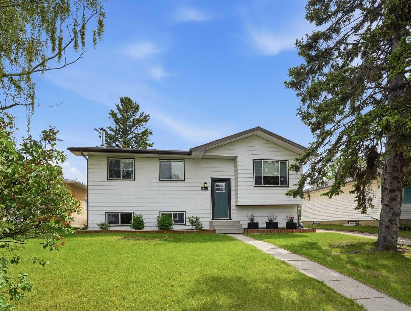 Property Photo:  652 12 Avenue  AB T0M 0N0 