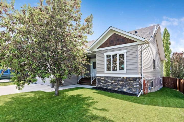 Property Photo:  709 3 Street SW  AB T0L 0H0 