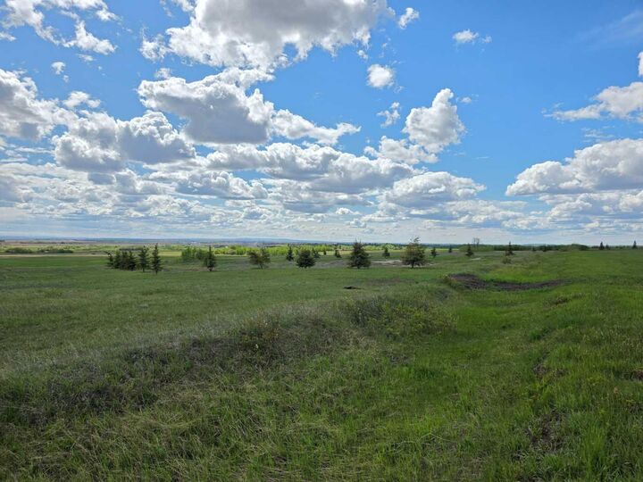 Property Photo:  Se22-74-6-W6 62 Range Road  AB T0H 3C0 