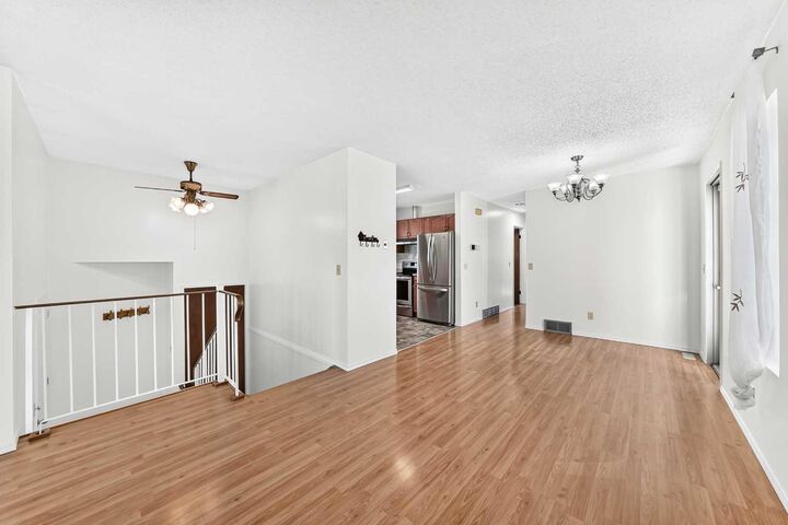 Property Photo:  18 Erin Ridge Court SE  AB T2B 3B2 