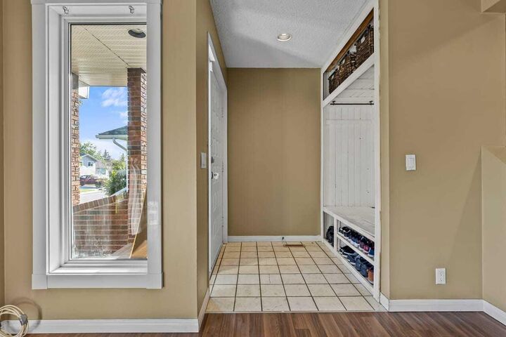 Property Photo:  34 Elk Hill SE  AB T4B 1Y9 