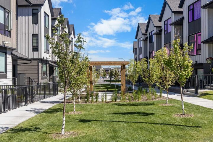 Property Photo: 85 Sage Hill Heights NW 313 AB T3R 2E5