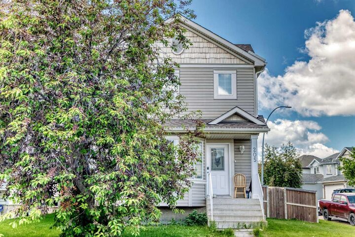 Property Photo: 205 Hidden Hills Place NW AB T3A 6E3