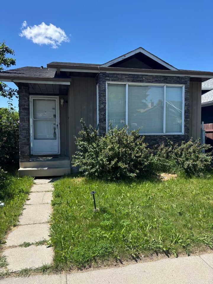 31 Martindale Close NE — photo 1