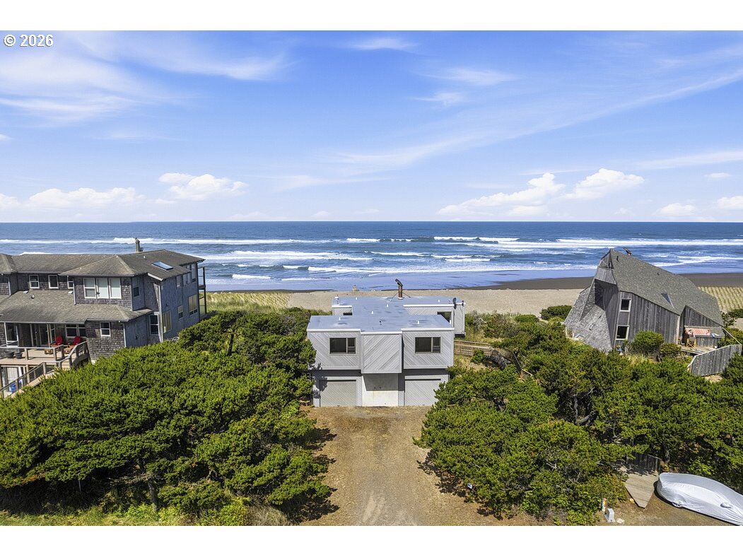 Property Photo:  319 Salishan Dr  OR 97388 